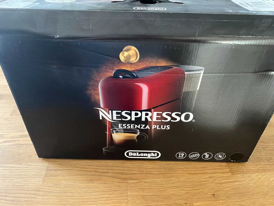 Maquina de café NESPRESSO Essenza Plus Nova