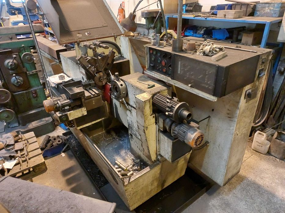 Automat tokarski ATD-63