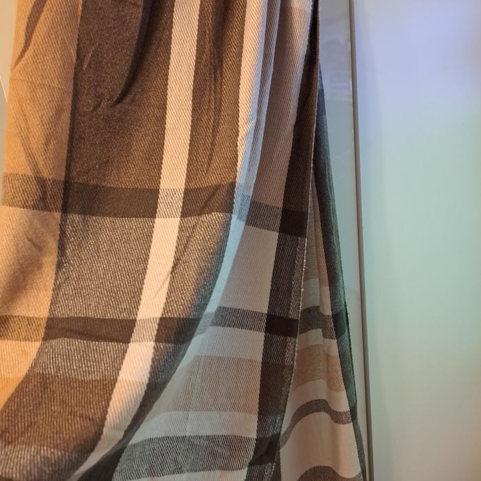 Zimowy szal w kratę brąz beż