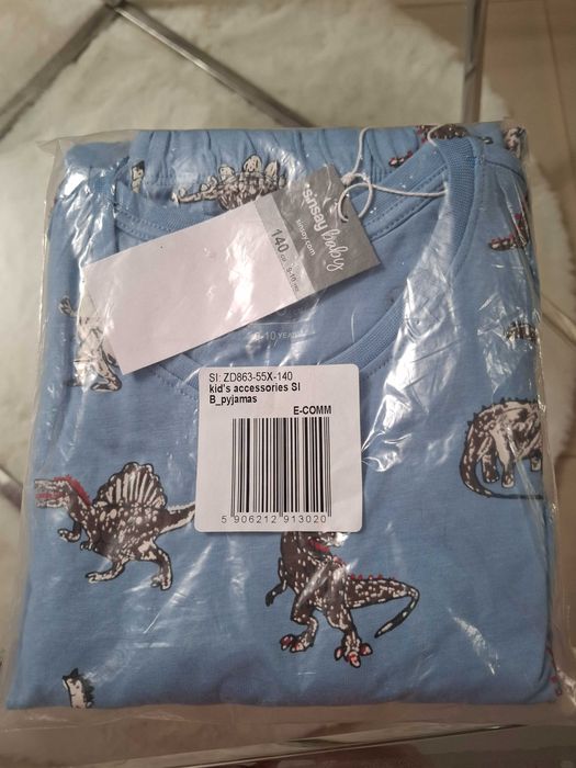 Piżama w dinozaury rozm 140 nowa