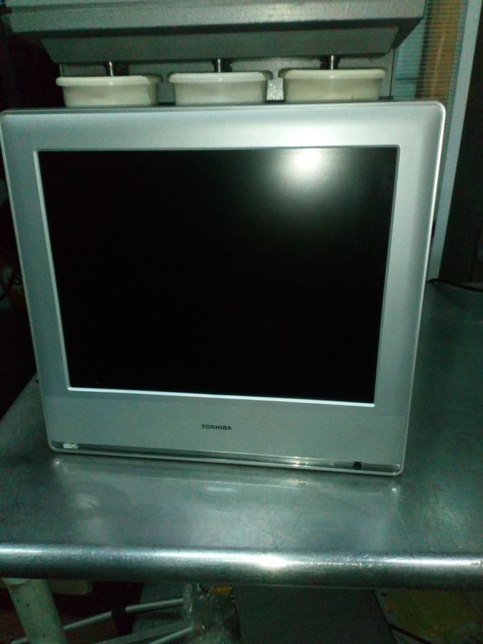 Телевизор, подвесной телевизор на кухню, toshiba 15"