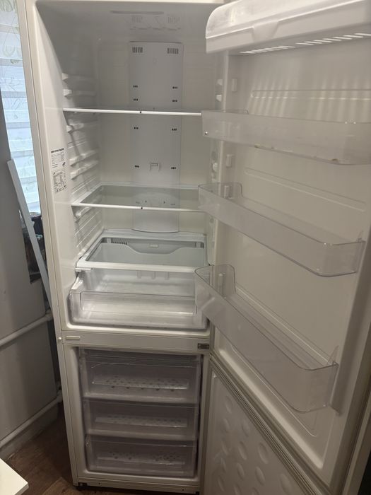 Продам Холодильник SAMSUNG