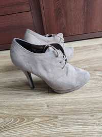 Buty na obcasie szary kremowy zamsz. Graceland CCC. Stan jak nowe .38