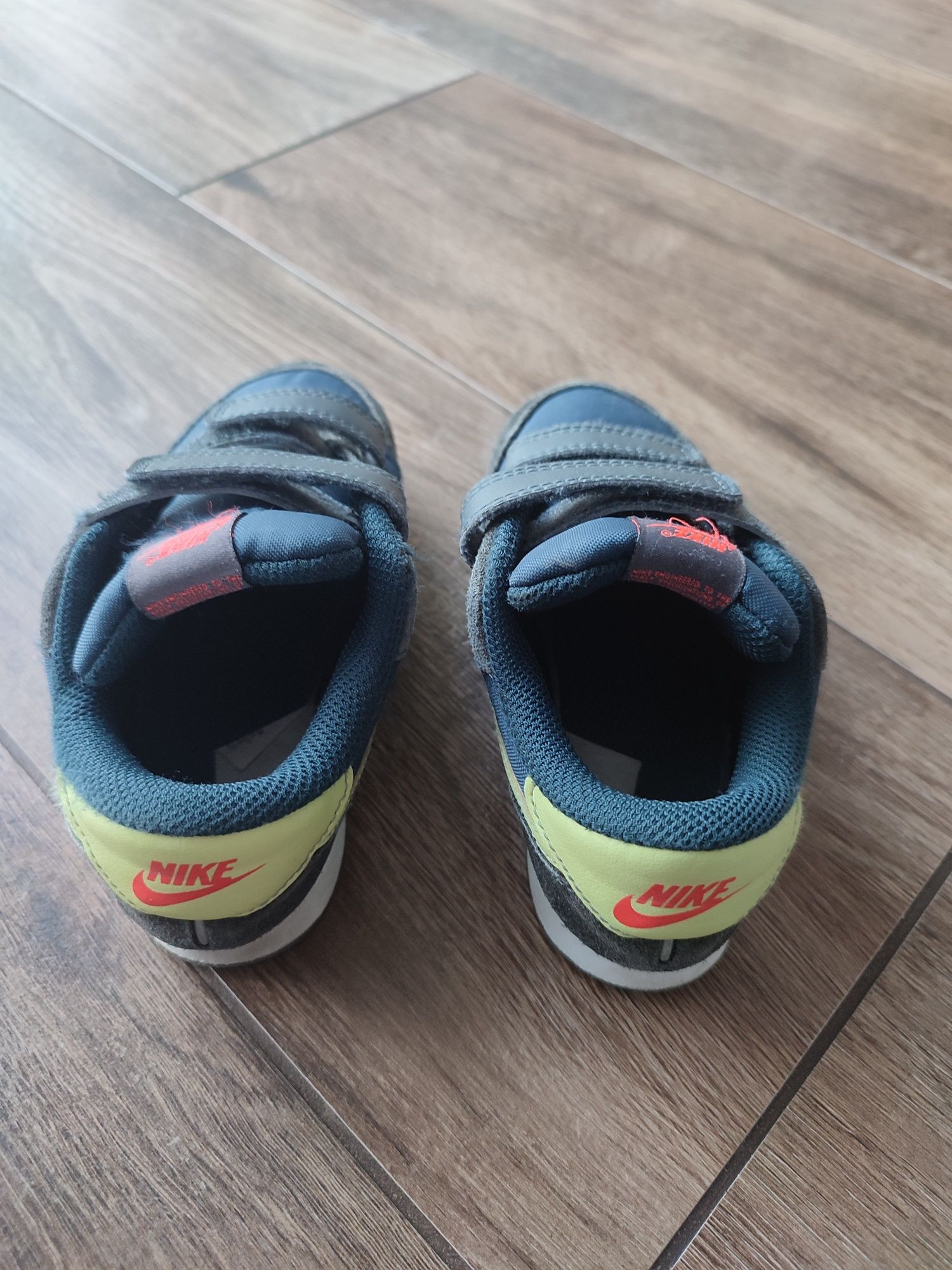 Buty chłopięce Nike 27