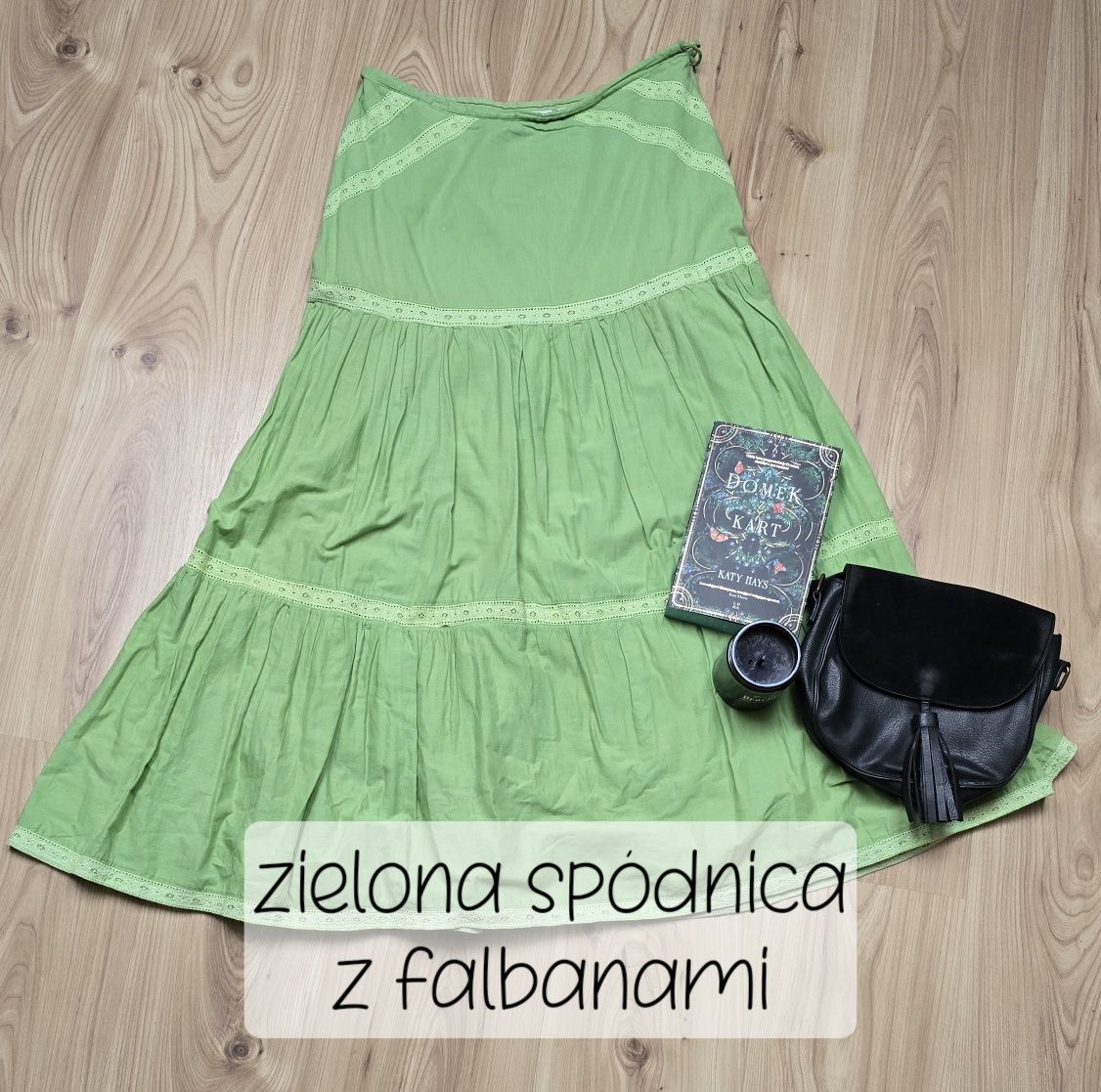długa zielona spódnica z falbanami