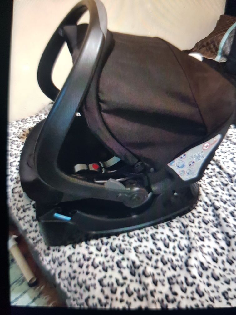 Ovo com Isofix da marca chicco