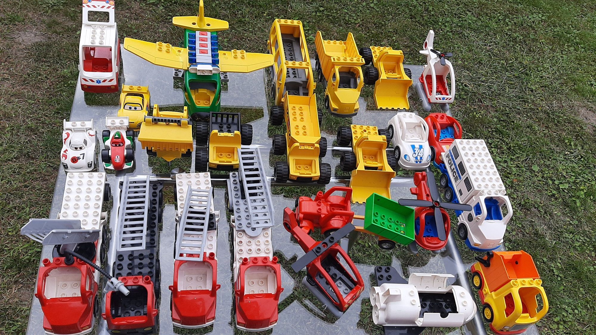 Ponad 70 pojazdów lego duplo