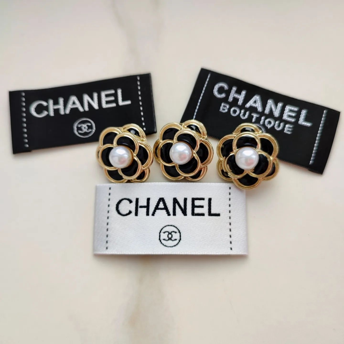 Пуговицы Versace, Celine, Chanel 18 mm, 23 mm