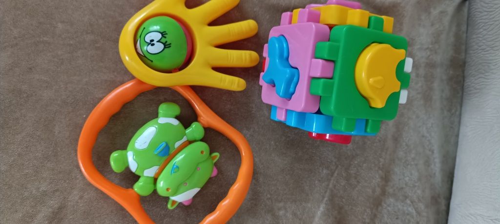 Продам набор игрушек для малыша - 160 грн