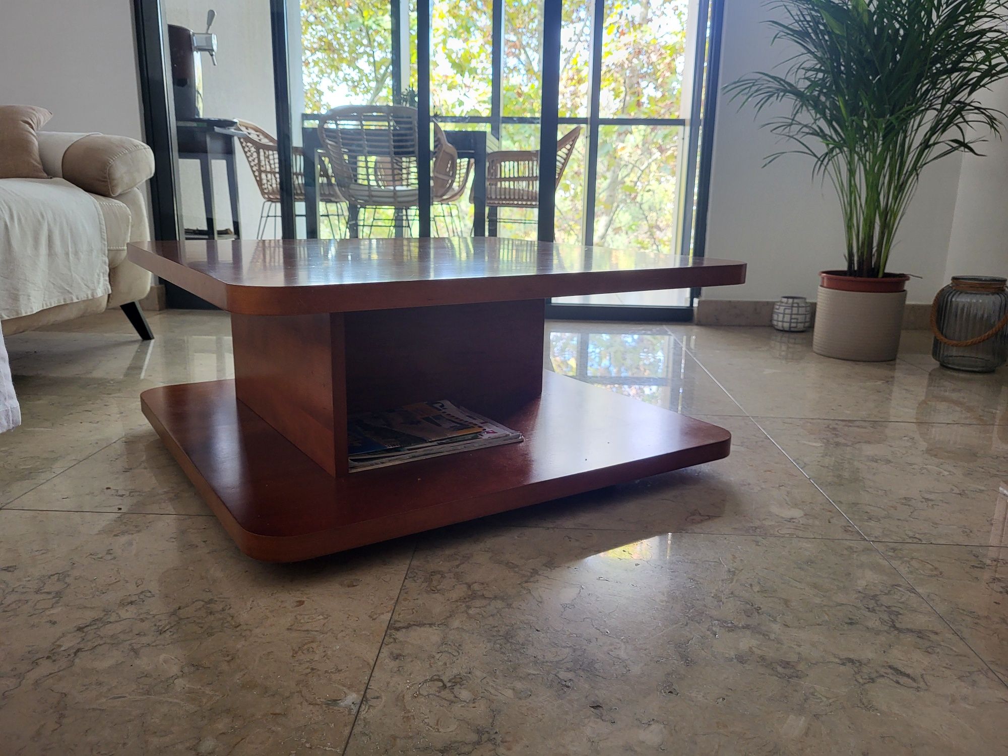 Mesa de centro em cerejeira