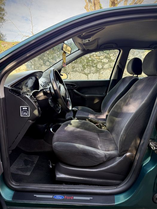 Ford Focus 1.4 Z-Tec Impecável