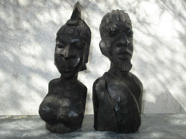Busto africano em madeira