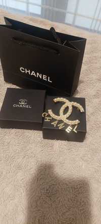 Chanel broszka nowa perły napis