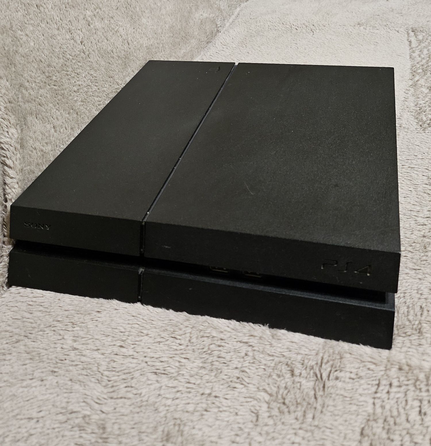 PlayStation 4 + 9 gier (niedziałające wejście na płyty )
wejście na p