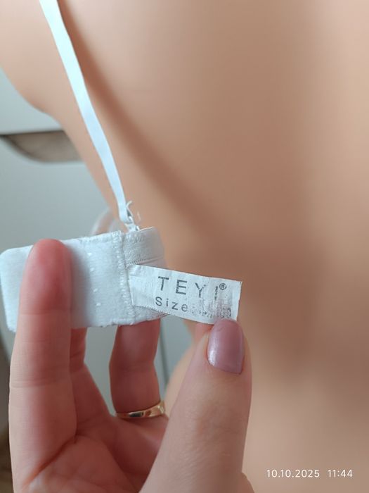 1. Stanik ecru 44/100 D