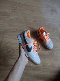 Buty Piłkarskie Halówki Nike Tiempo