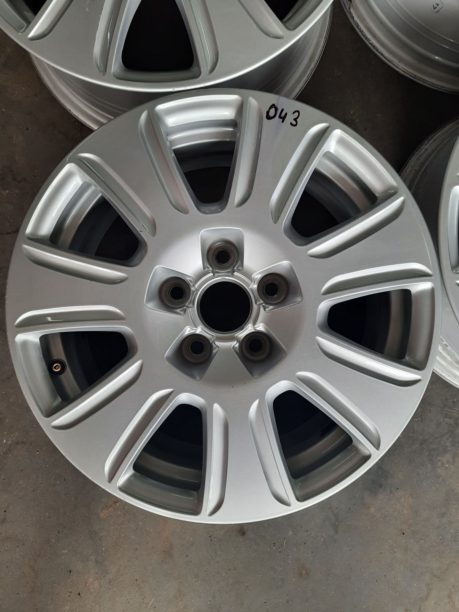 (043) Felgi 16" 5x112 ET 33 6,5j - Audi Q3