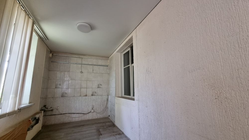 Продам  3 кімнатну квартиру центр окремий вхід 90 м.кв.