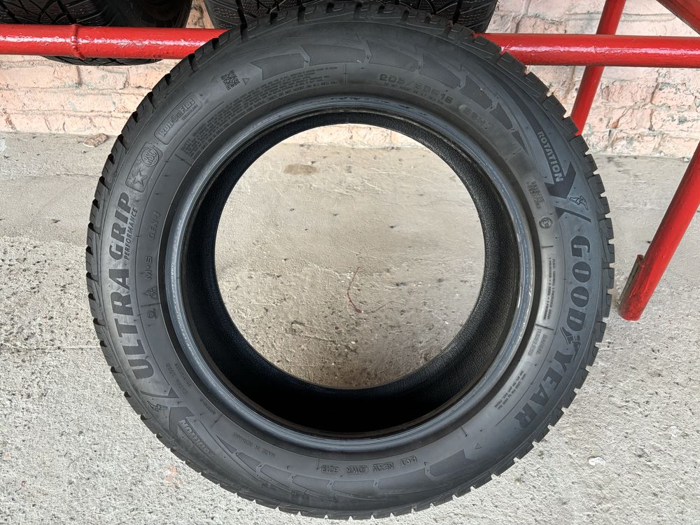 Комплект Зимових шин 205/60R16 Good Year