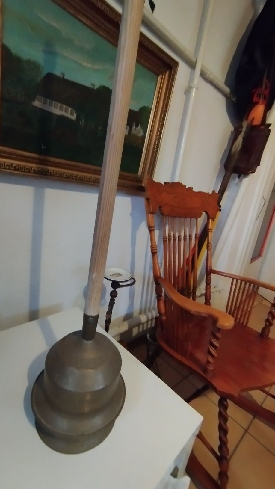 Historyczna pralka przed Frania