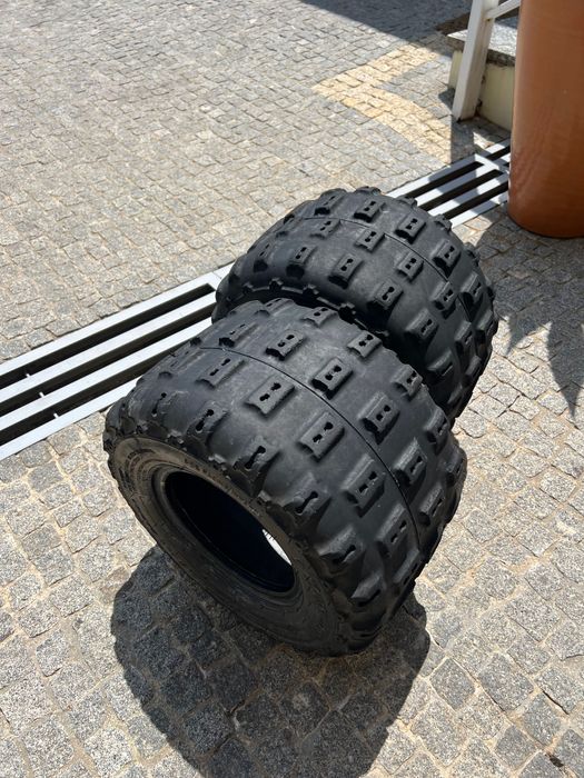 Pneus Dunlop origem Suzuki Ltr