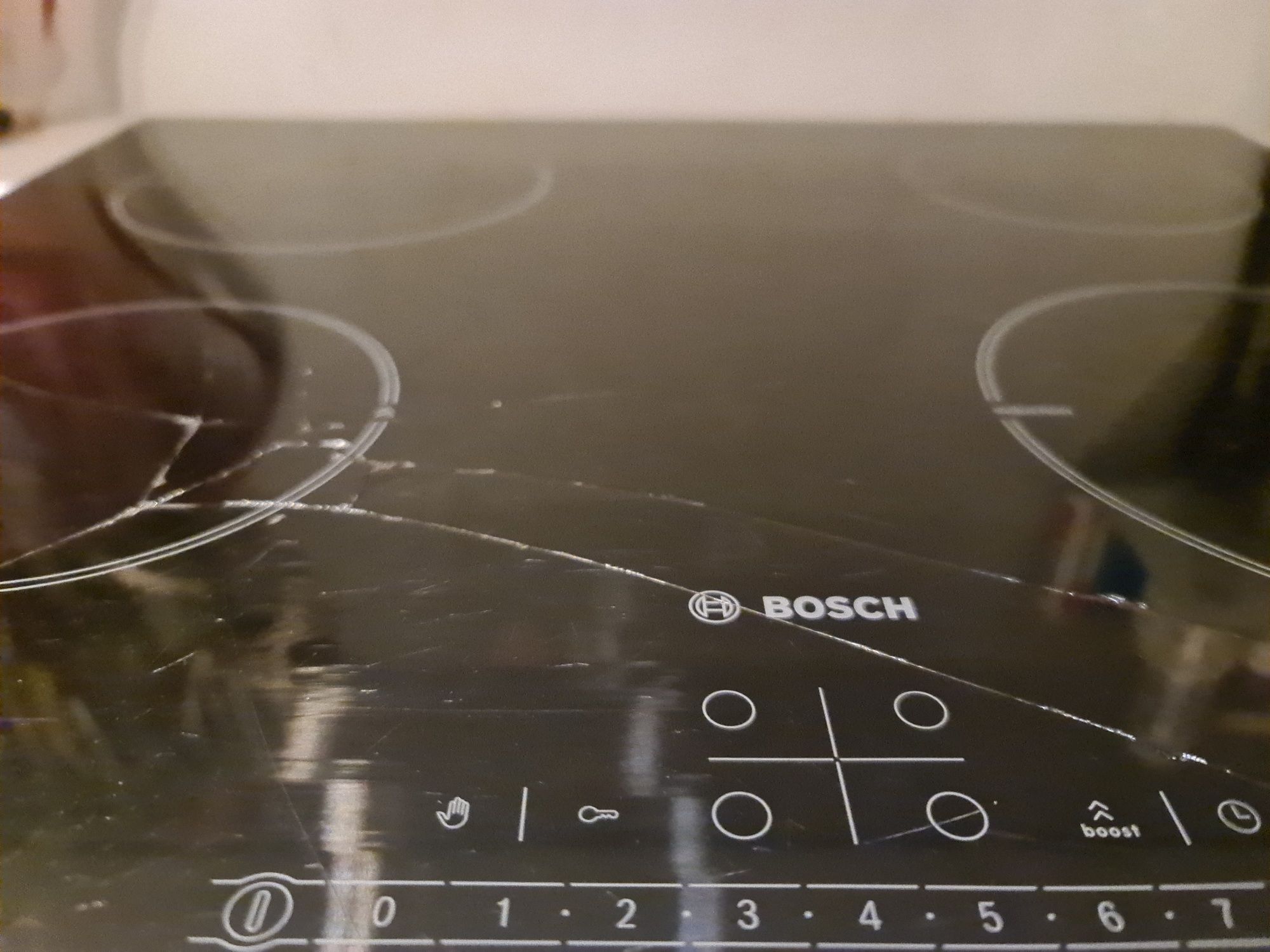 Płyta indukcyjna jednofazowa bosch PIA611F18E sprawna pęknięta