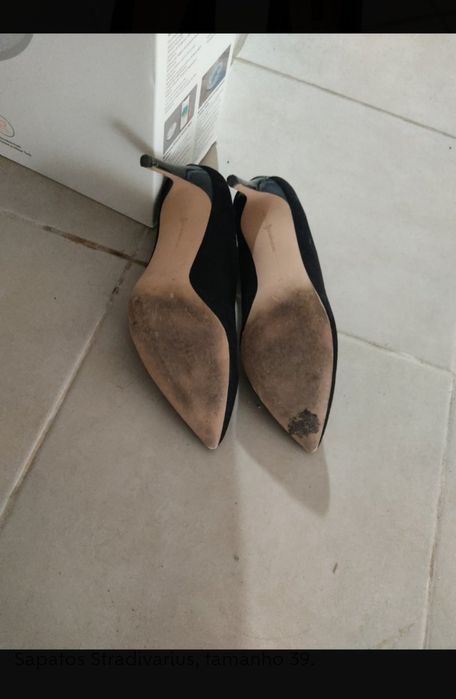 Sapatos de salto alto preto