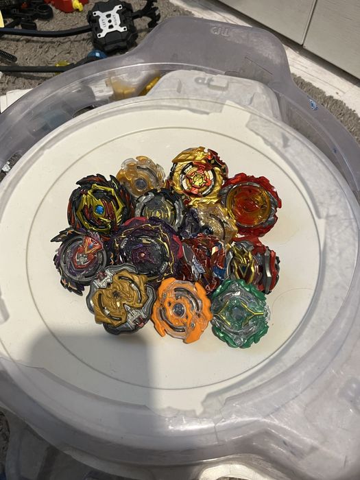 Бейблейды,пускачи,арена