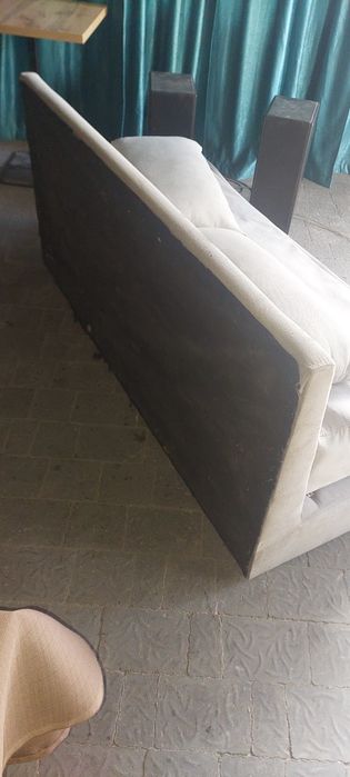 Диван не розкладний