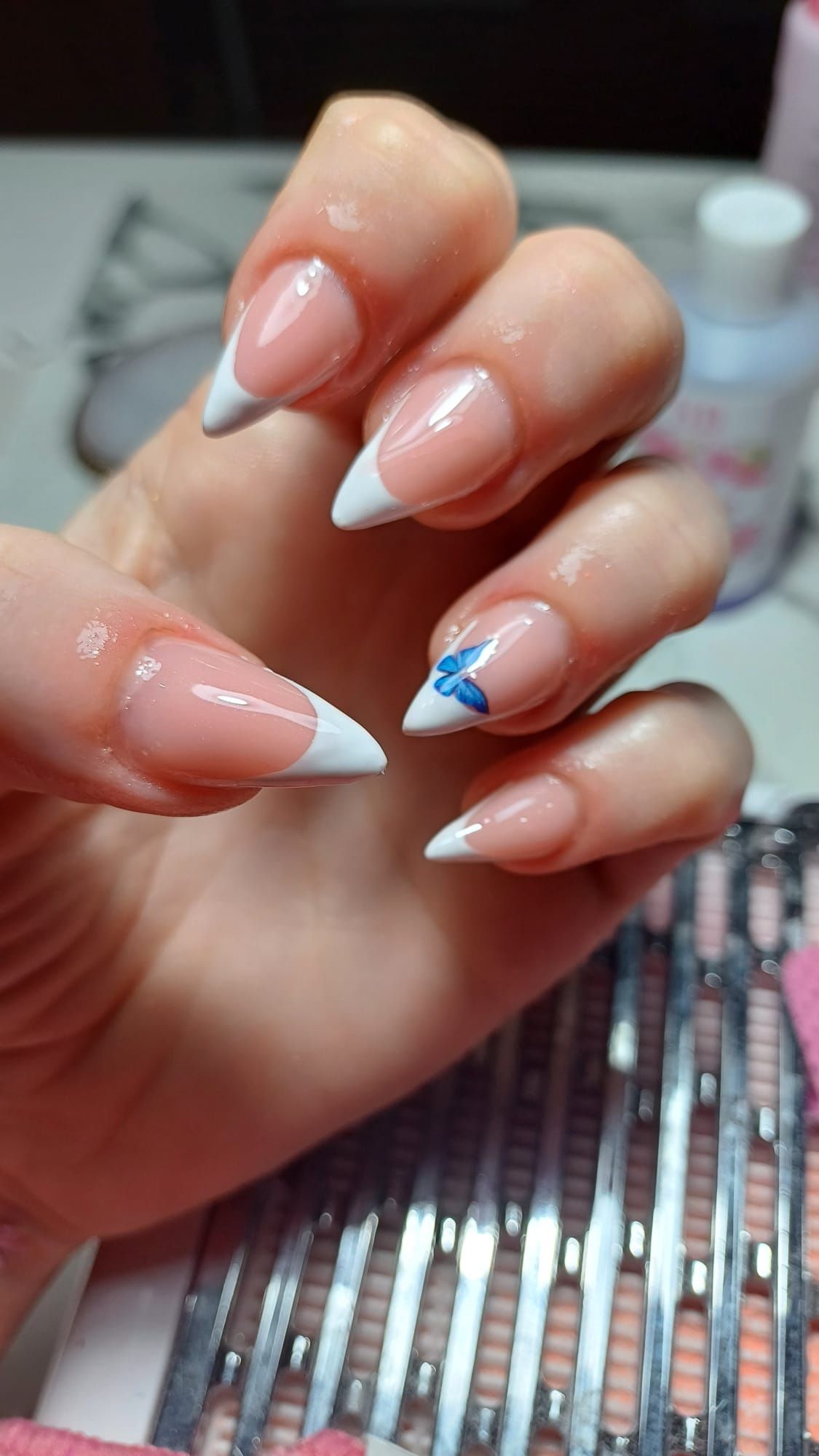 Unhas de gel , manicure e pedicure