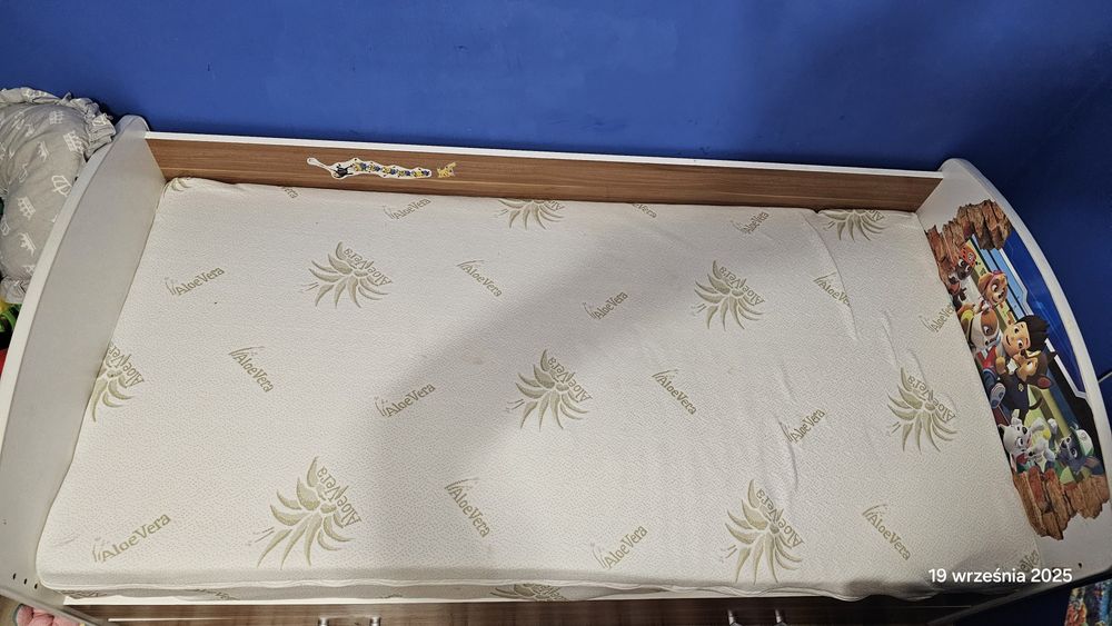 Łóżko komoda i szafa