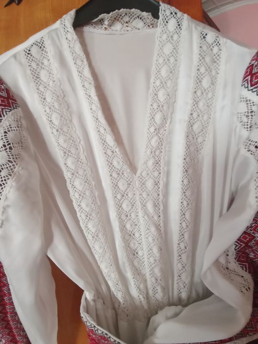 Продається вишите плаття.