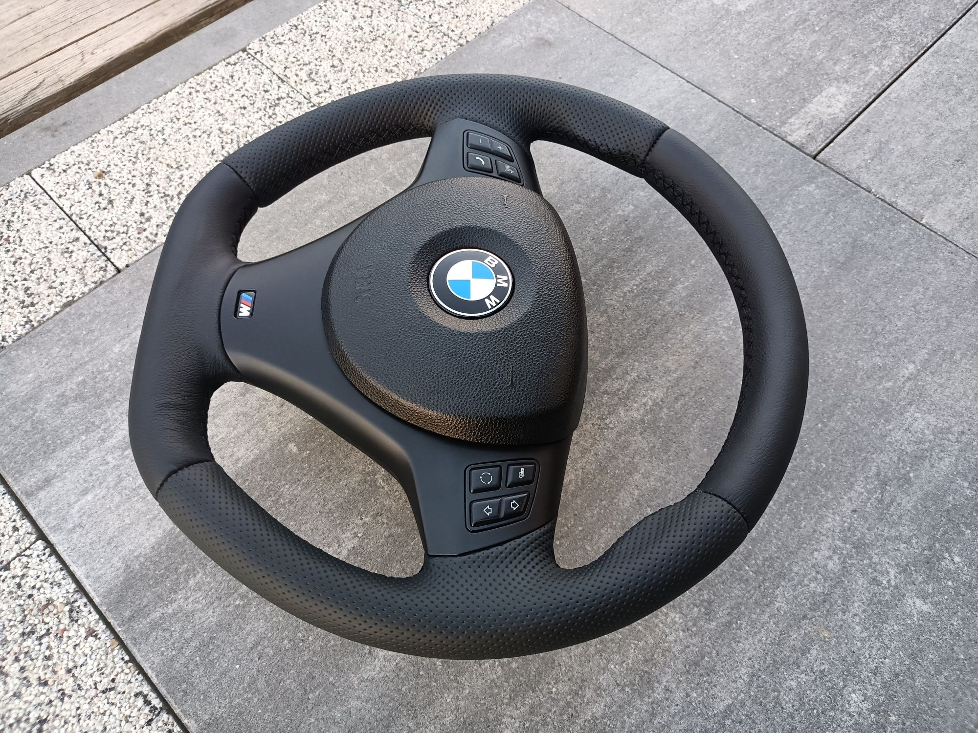 Kierownica Mpakiet z multifunkcją BMW E90 E91 E92 E93 E81 E82 E87 X1