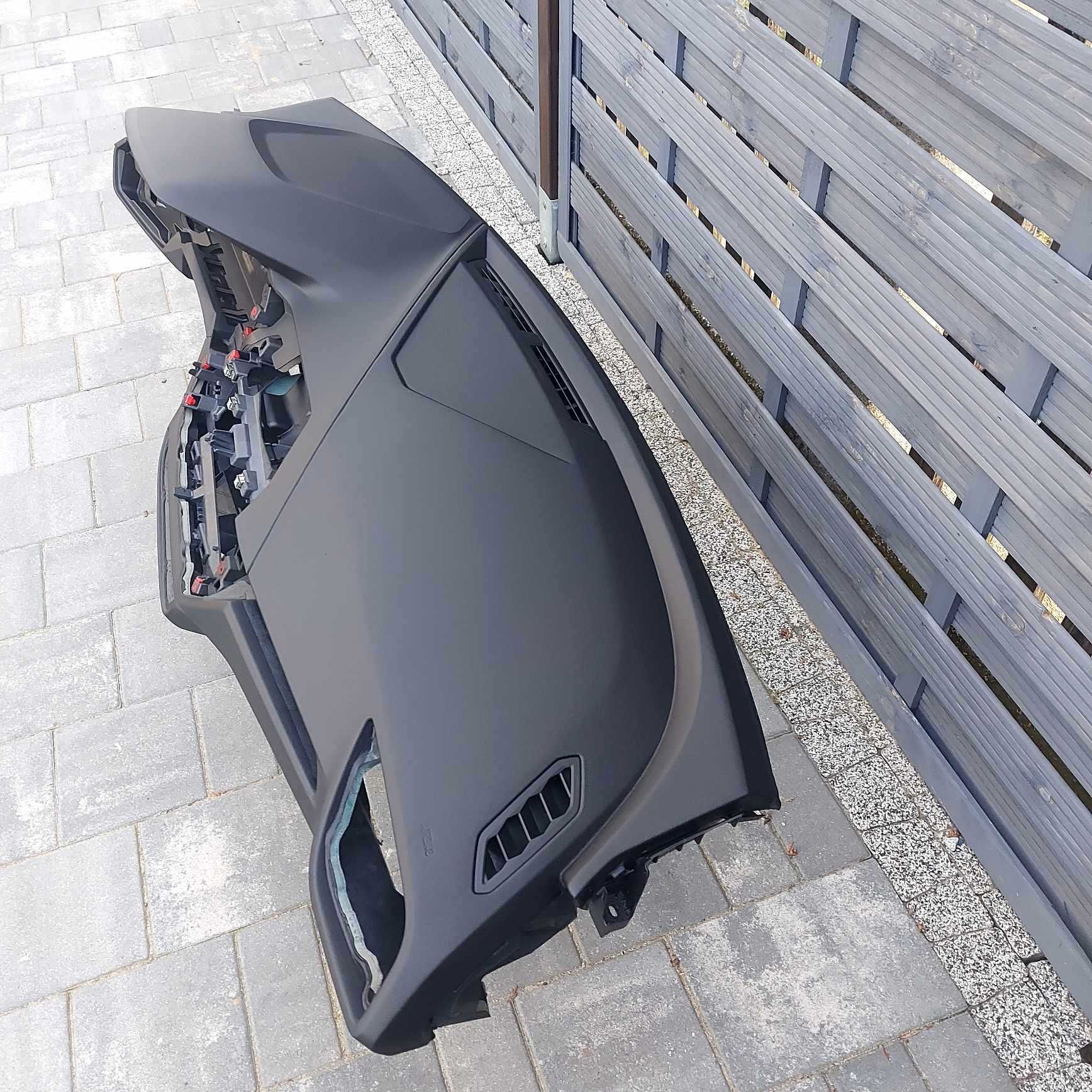 BMW F40 Regeneracja naprawa deska rozdzielcza