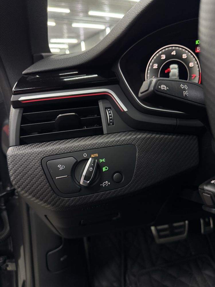 Ambient light QQ2 Декор центральної консолі Audi A4,A5,S4,S5 B9 17-23