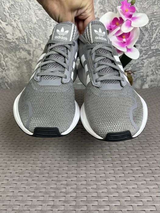 Adidas Swift Run кроссовки 44 размер беговые серые оригинал