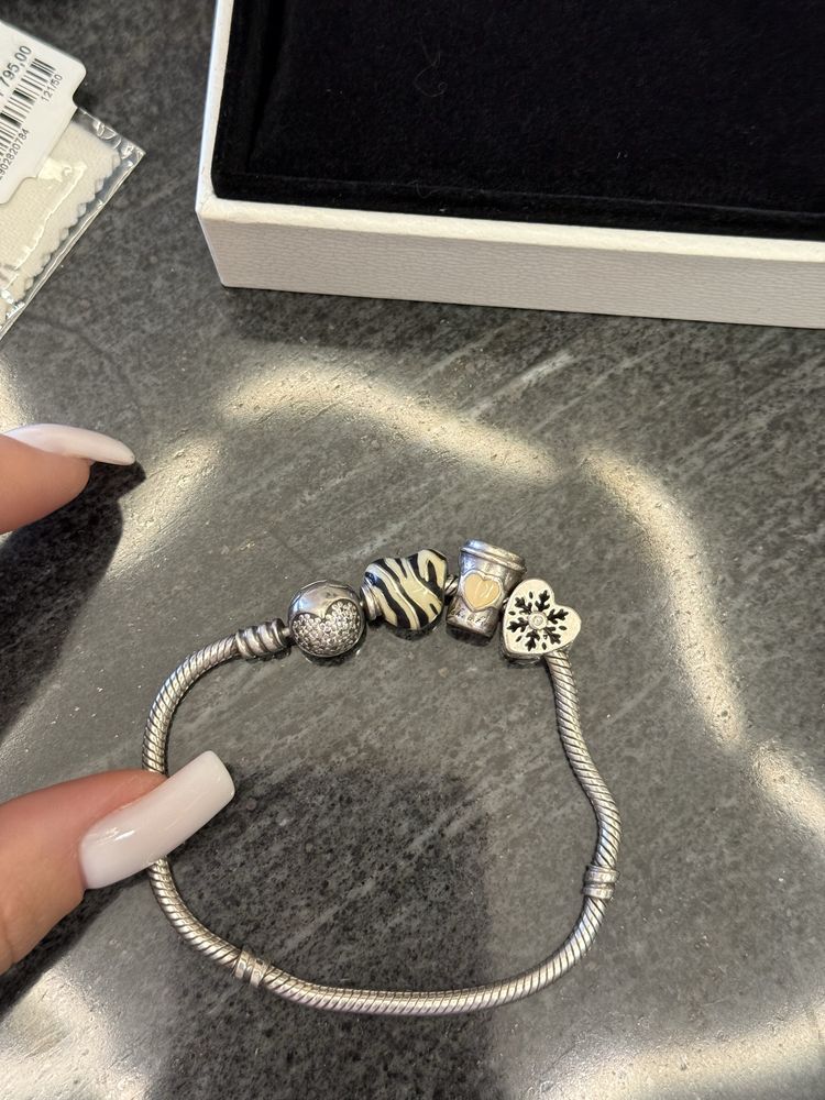 Браслет Pandora з шармами
