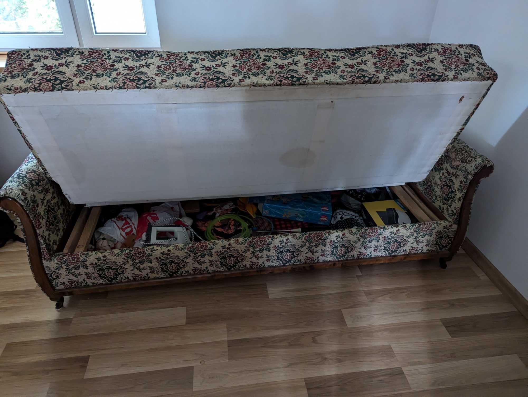 Sprzedam piękną czystą kanapę w stylu vintage Ludwik XVI w kwiaty