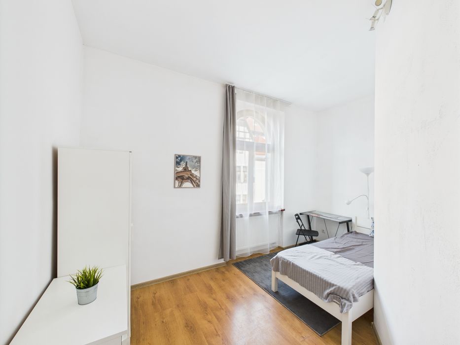 Dwa wolne pokoje ul. Sienkiewicza 13. Bez dodatkowych opłat.