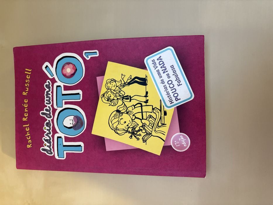 Livro Diário de uma Totó de Rachel Renné Russel
