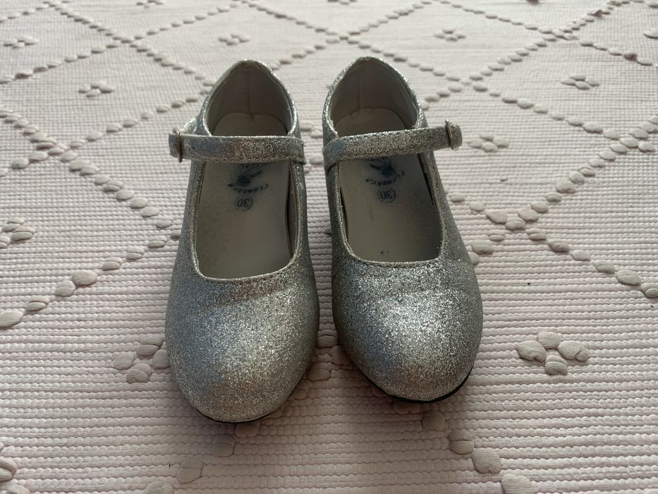 Sapatos prata com glitter