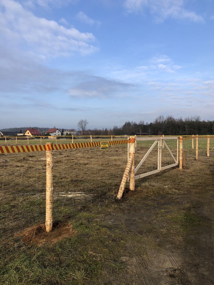 Ogrodzenie budowlane tymczasowe siatka leśna stemple płot furtka brama