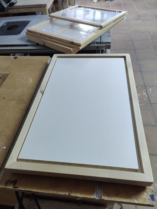 Vitrine de apoio desmontável