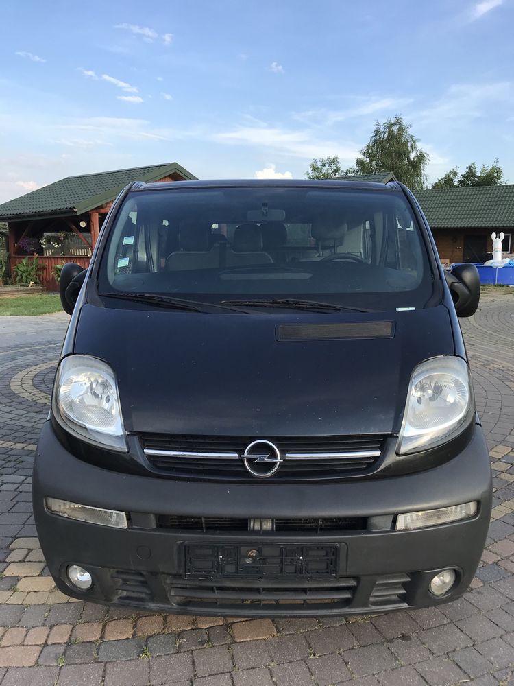 Cały na części opel vivaro  L298 brygadówka 2.5 cdti 140KM 6 biegów