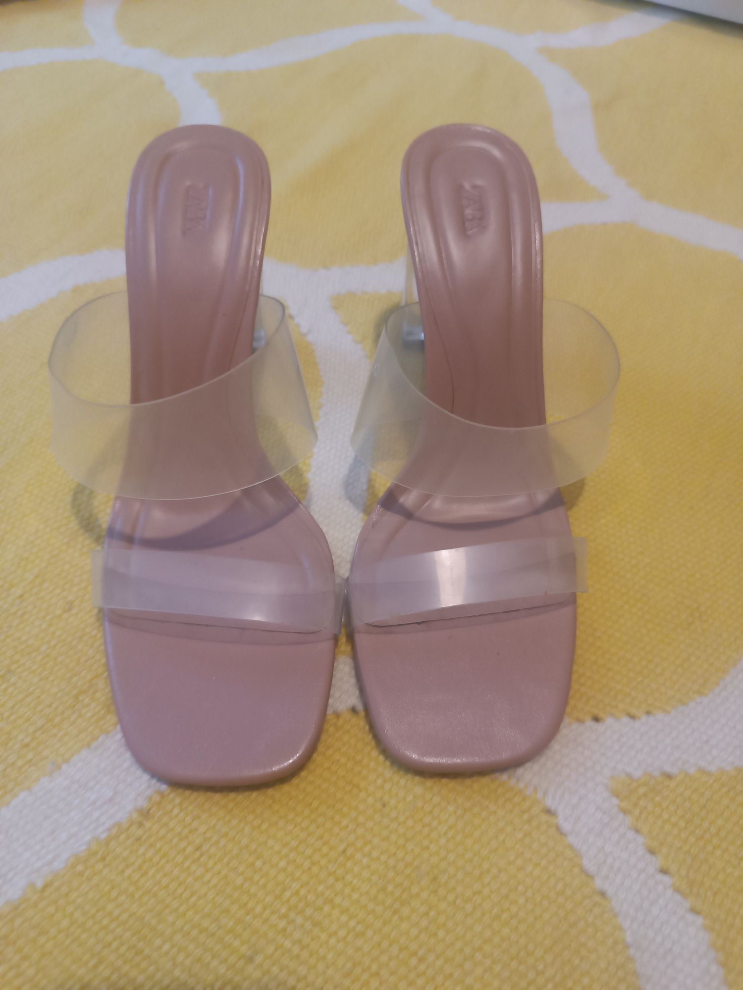 Sandálias transparentes Zara