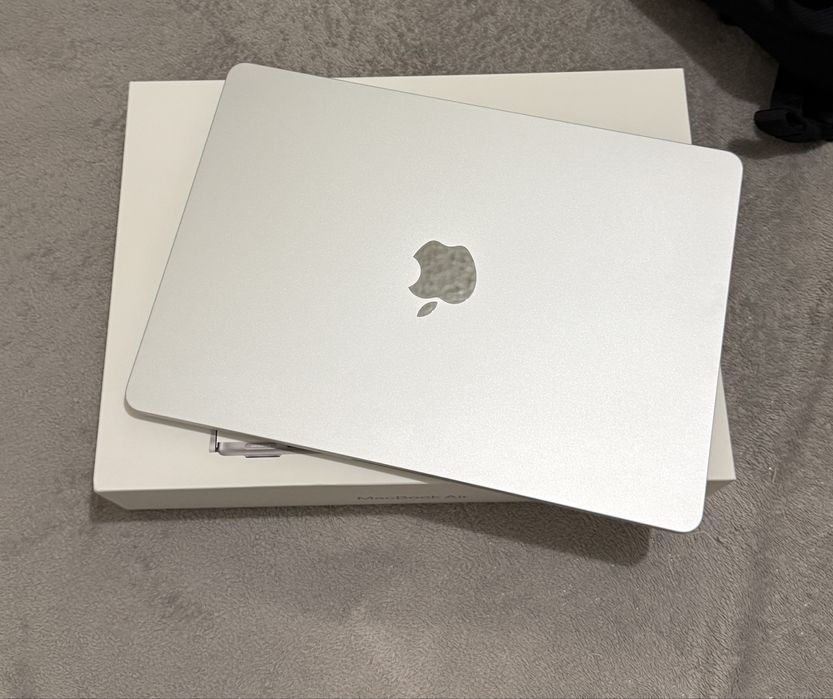Macbook air 13” M4 32GB RAM 256GB SSD, 10/10cores NOVO + rato e teclad