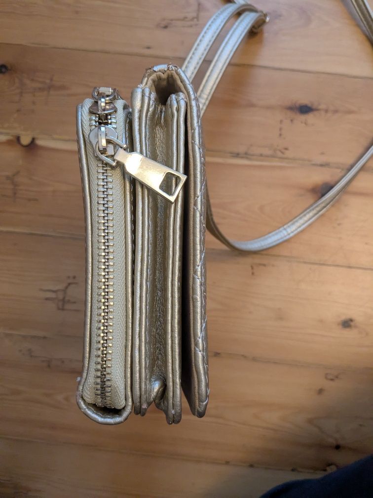 Złota pikowana torebka na ramię crossbody