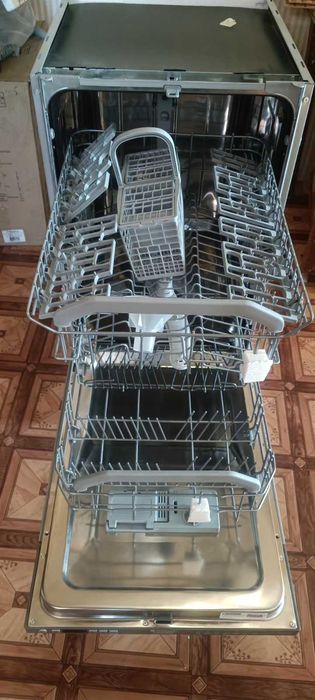 Продам нову посудомийну машину HOTPOIN ARISTON CIS LST 328 A/HA