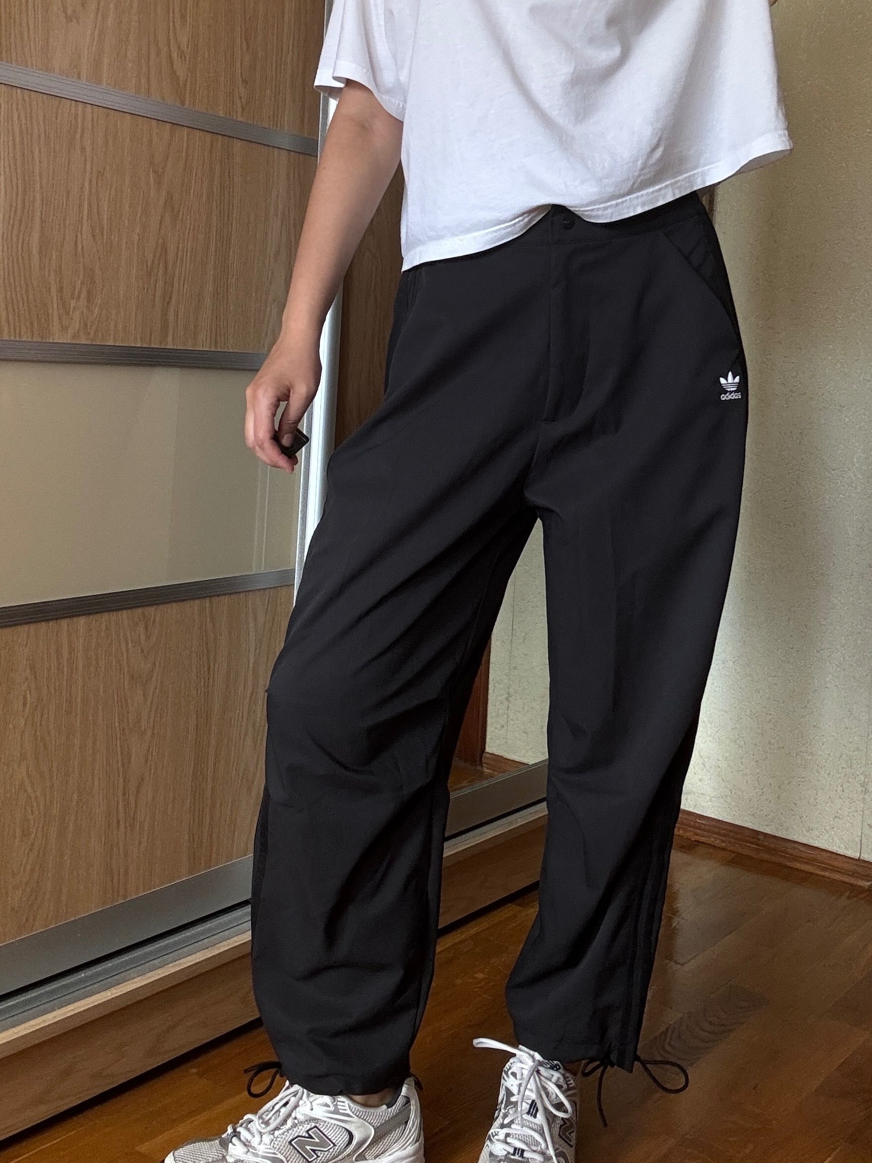 Жіночі спортивні штани чорні Adidas Originals Adicolor