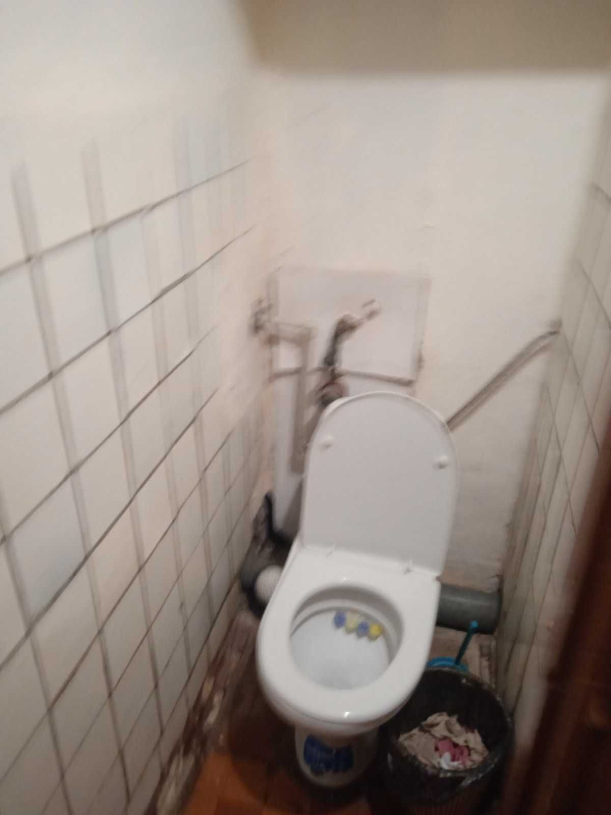 Продаж кімнати в гуртожитку Космонавтів.